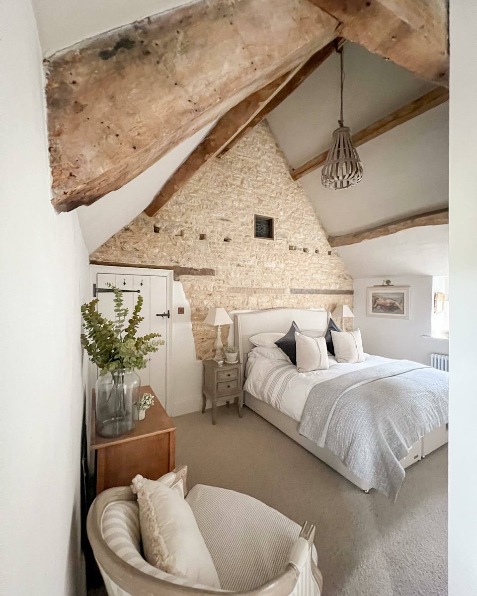 If you asked us what our dream country bedroom would look like, it would be this 😍 📸 @limeandlintel featuring our Staples & Co Trafalgar Studded Headboard and matching divan base. Shop the look: brnw.ch/21wIDN5