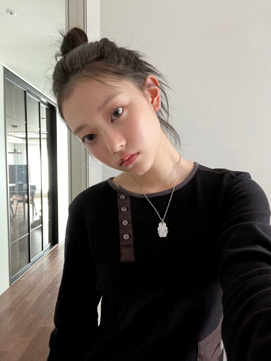 Kazuaha's tweet photo. I think I need to socialize 👍🏻 https://t.co/SwbTbda1Lx