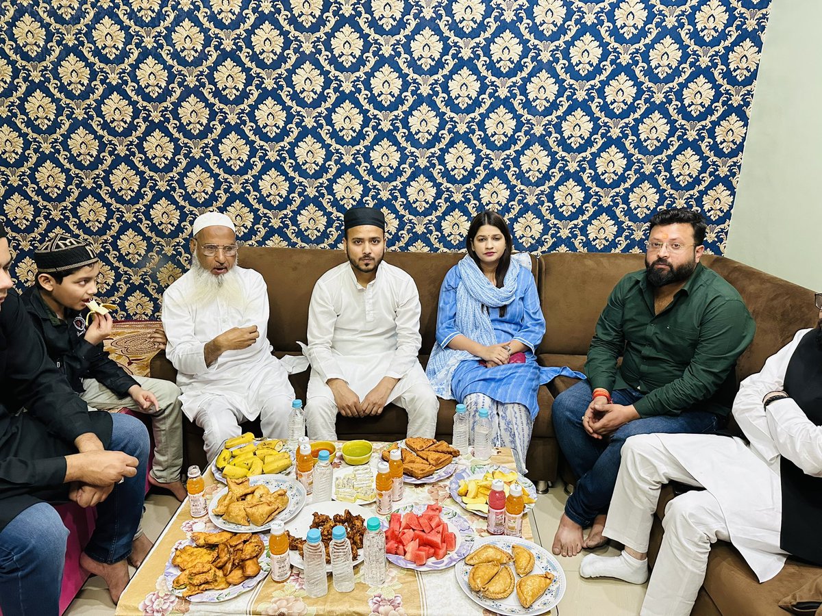 ansarifaizy08's tweet image. Thanks for coming Home @poojashukla04 Ji 🙏 #aftaar #ramzanmubarak