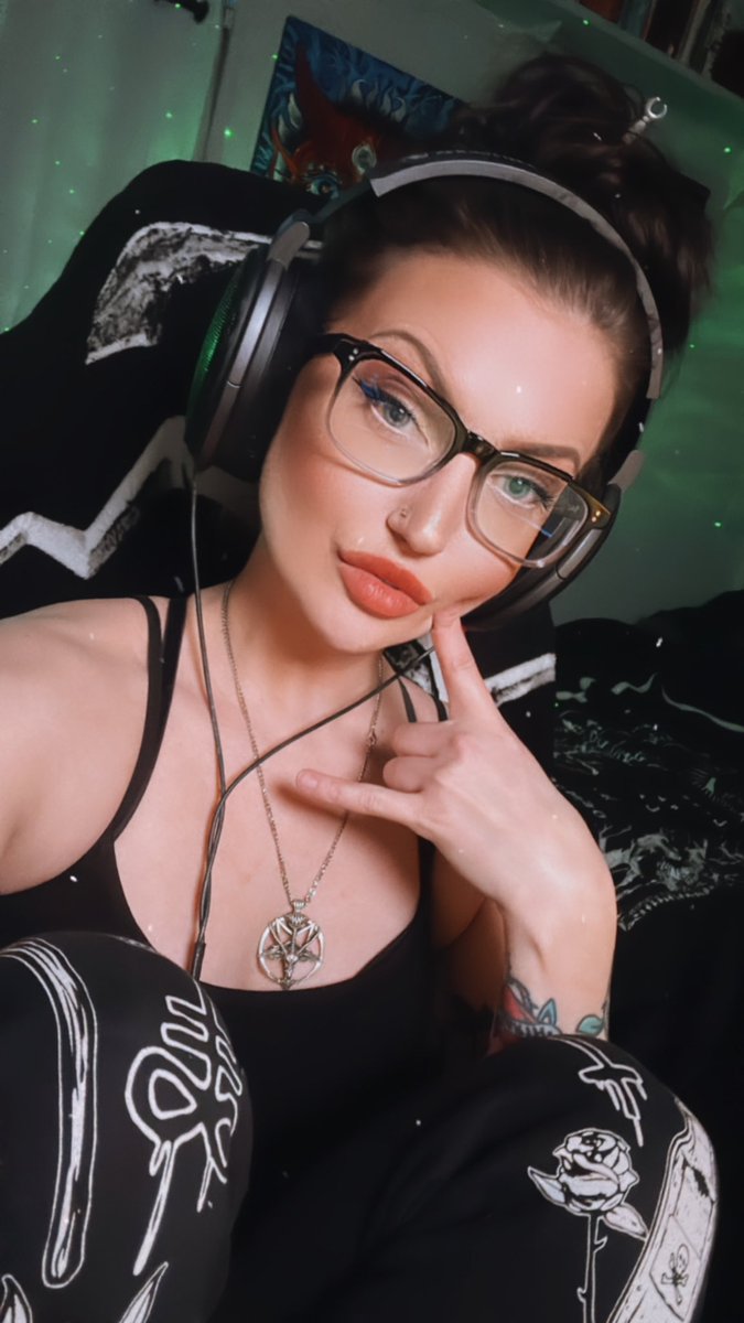 Well if ya didn’t know now ya knowwwwwwww 🖤🖤🖤🖤🖤 
AFFILIATE ANNIVERSARY!! 🎉 

Twitch.tv/goddessreigns