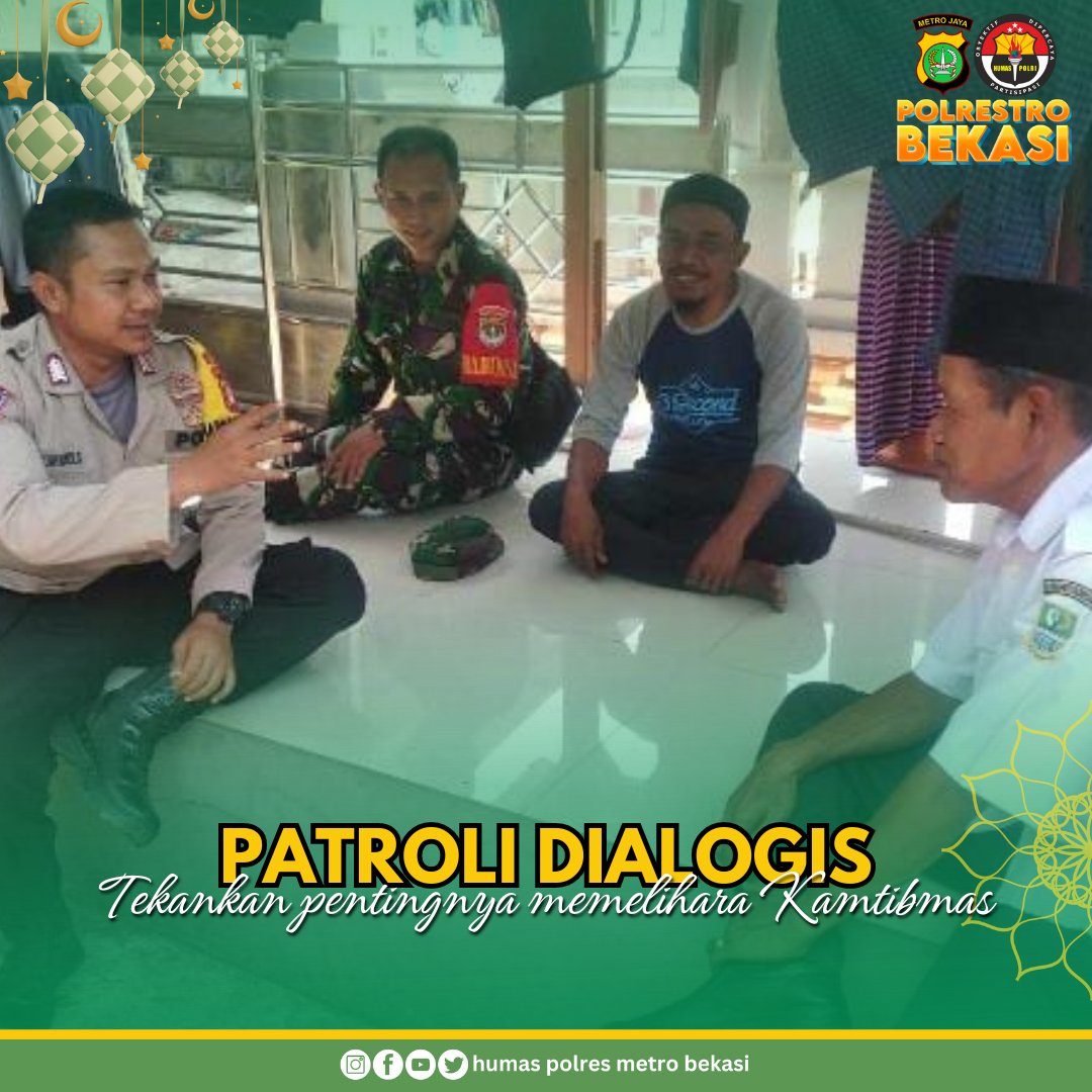 Bhabinkamtibmas Desa Sukawangi Bripka Robby Cahyadi didampingi Bhabinsa Sukawangi lakukan dialog tekankan warga pentingnya keamanan dan ketertiban  di lingkungan Kampung Karang Getak, RT 002/RW 005 Desa Sukawangi, Kecamatan Sukawangi, Kabupaten Bekasi, Selasa (09/04/24).