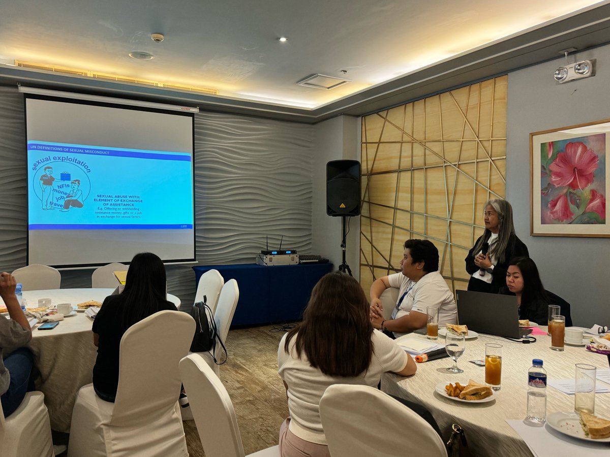 With support from @USAIDSavesLives, IOM conducted a training-of-trainers on shelter and protection mainstreaming for @DHSUDgovph, @dswdserves, and @civildefensePH. Scaling humanitarian protection principles while implementing all assistance programs remains critical.
