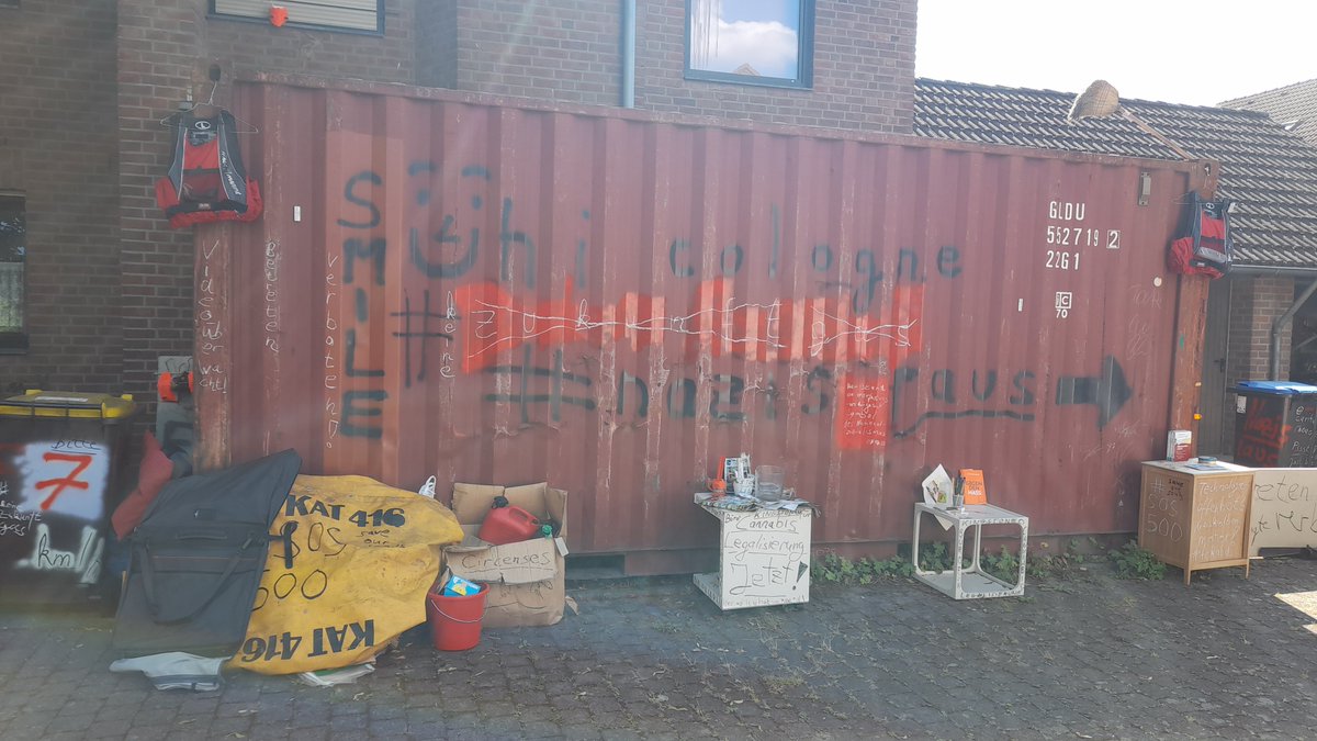 EnnoZitzmann's tweet image. It fits to his hometown @StadtHuerth , that until now there is no political or civil resistance against his right-wing ideas. He has got a lot of support there with these "opinions". There are several people also at City Hall, community services, firefighters and others with him.