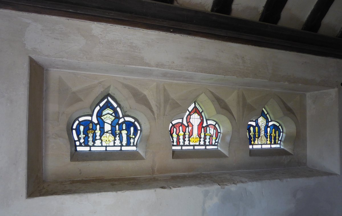 #TraceryTuesday  The porch at St Mary's, Launton.

A suitable stained glass fanfare for my first (successful) visit!  @WanLooks