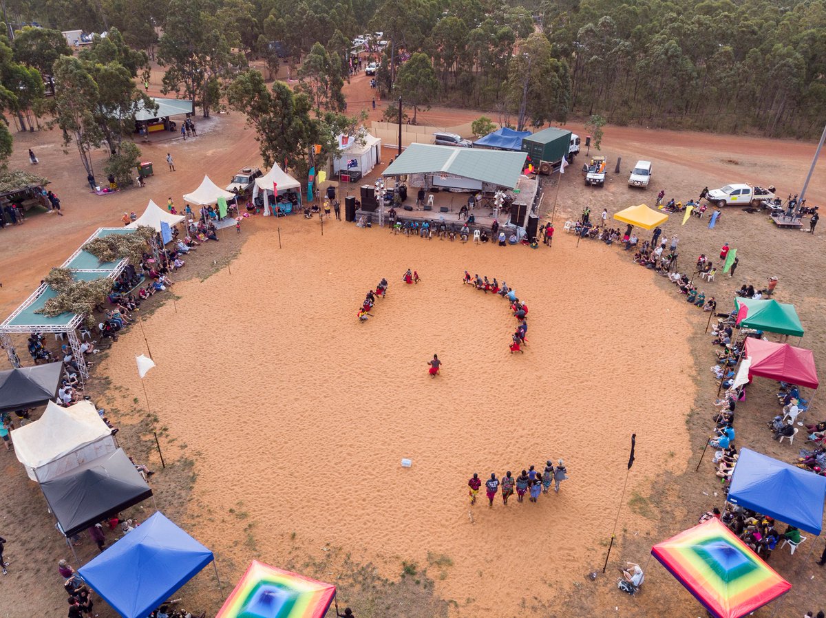 Only_Darwin's tweet photo. Join us at Garma, Australia's premier Indigenous event, a four-day celebration of Yolngu art, dance, ceremony and song, held at a Gumatj ceremonial ground in Northeast Arnhem Land. 

https://t.co/91A3V9G2ZB https://t.co/IACcNeBiYf