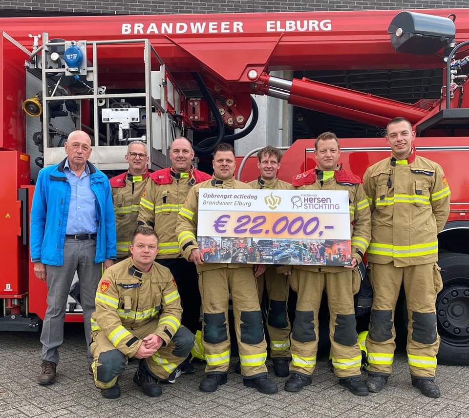 Brandweer Elburg haalt groot bedrag op voor Hersenstichting. Lees meer 👇🏻

hulzmedia.nl/1760004_brandw…