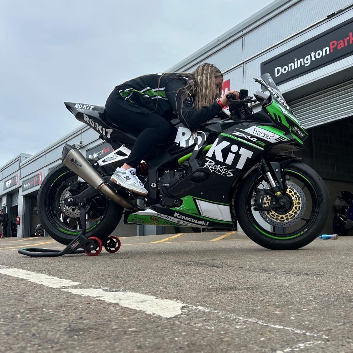⚠️2024 NEWS⚠️ Best kept secret😜 After a brilliant test yesterday on the Kawasaki 400 RR 1 am super happy to announce I will be riding for @rokit rookies the 2024 season. I want to thank Leon, Ron and Ann Haslam for this amazing opportunity and all the help yesterday getting the