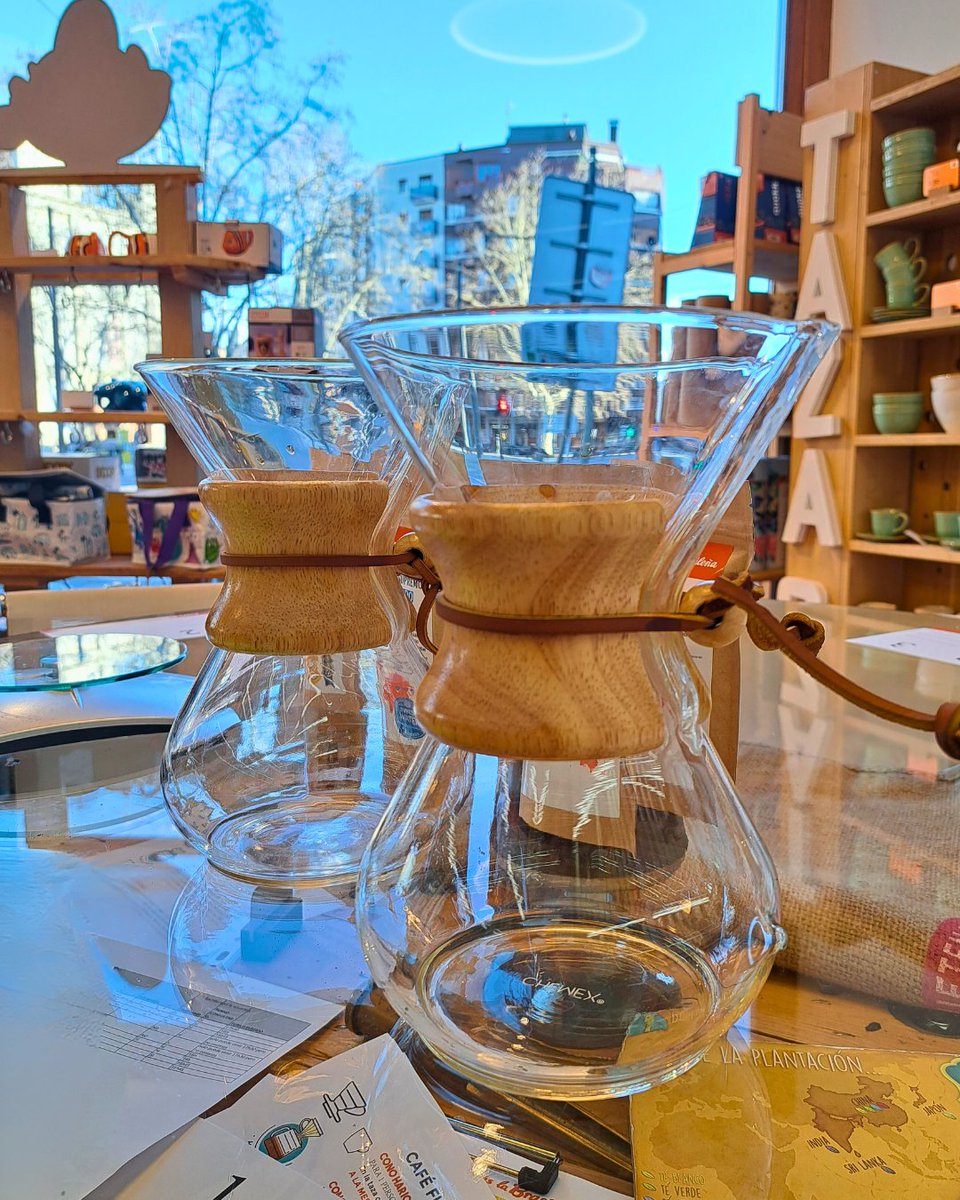 🎩 💫 ¡Haz magia en tu taza con la cafetera #Chemex! cafeslabrasilena.es/tienda/cafeter…