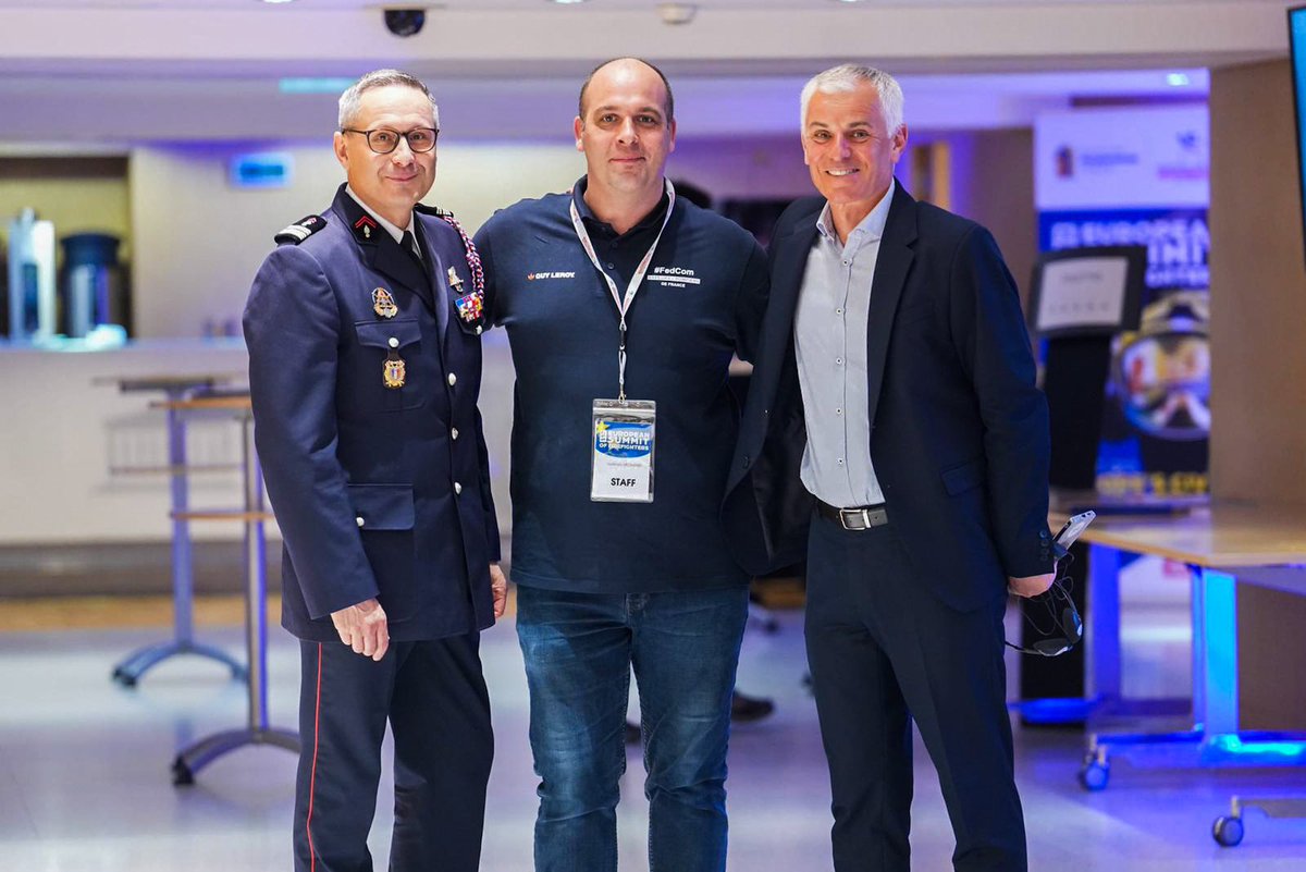 ludomorand's tweet image. Encore une très prestation technique de l’équipe #fedcom des @PompiersFR hier  :

3️⃣ caméras robotisées 
3️⃣ régies vidéo
3️⃣ langues interprétées 
💡Mise en lumière des différents espaces

Sous la baguette magique du chef @EBrocardi 

📸 @aq_photographie et moi