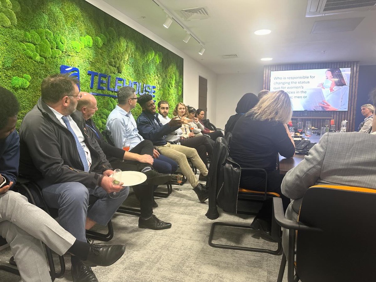 Last month, Telehouse hosted its first #DiversityandInclusion event at #TelehouseSouth, coinciding with #InternationalWomensMonth celebrations. Colleagues gathered for an engaging discussion and afternoon tea. 🧁 ☕ Keep an eye out for upcoming #DandI events and initiatives!🌱🌎