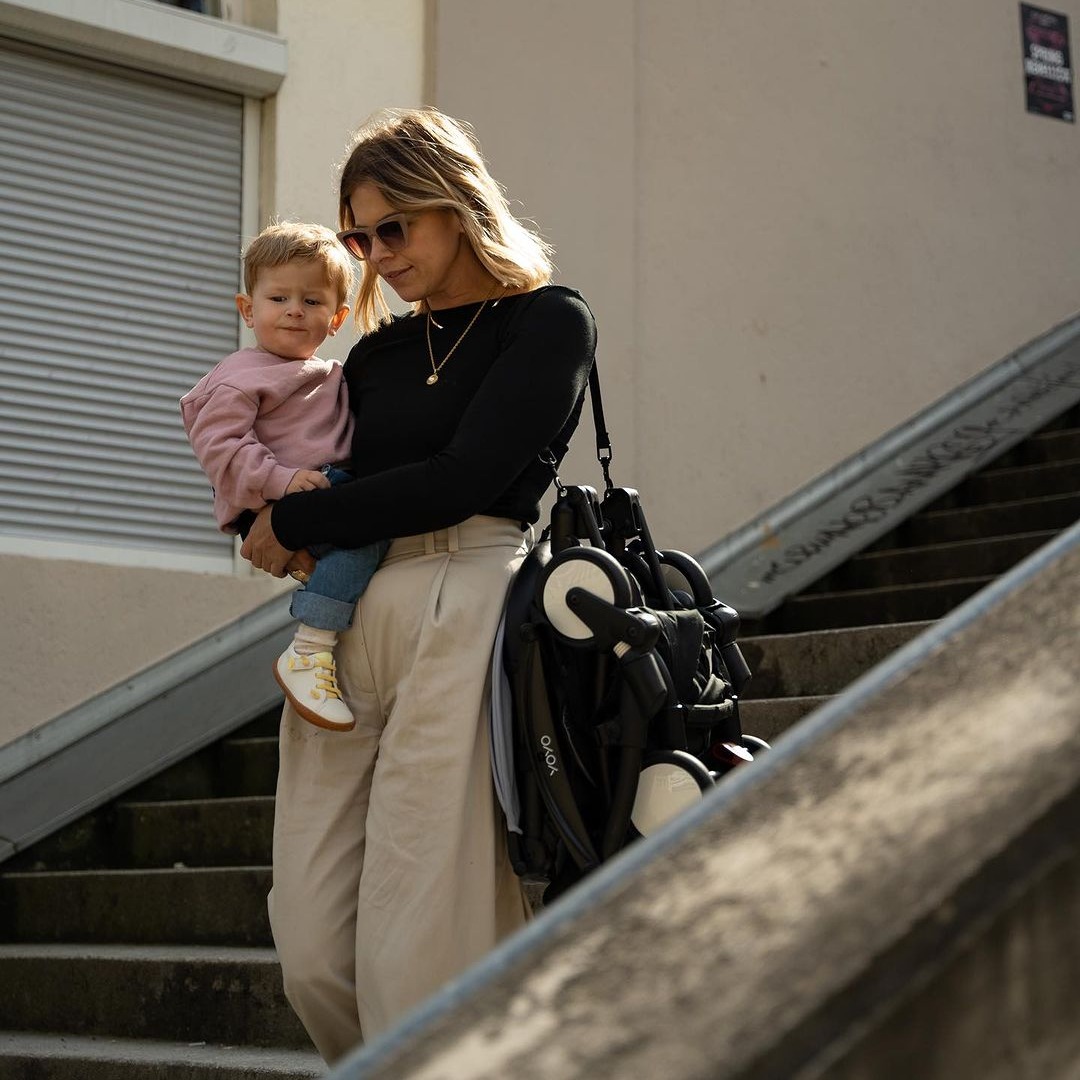 The city awaits you! 😎

#lifesaysgo #Stokke #yoyostrollers 

📸: @aline.kaplan