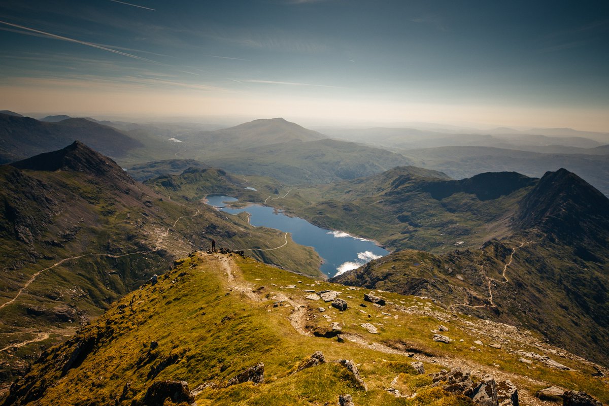 Wales isn't just about its bustling cities – our landscapes are straight out of a storybook! Picture exploring Wales' largest national park, where breathtaking panoramas await at every turn. Can you name this natural wonderland? Share your guess below #TriviaTuesday #CwisCymru