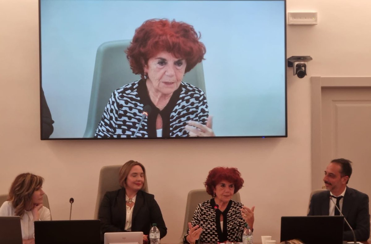 valeriafedeli's tweet photo. Alcuni scatti dell’incontro di ieri #complesse #donne #lavoro #rappresentanza @UnitelmaTweet @laprofrinaldi https://t.co/dyKPo5y7QT