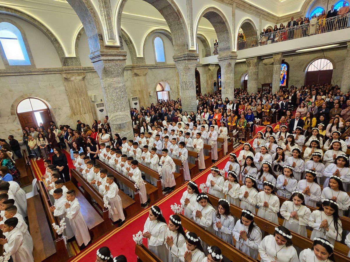 Blessed Sunday! This photo is from Baghdeeda in North #Iraq, 238 #Syriac #Catholic children received their #FirstCommunion Christianity has a future despite islamic terrorism! Let's hope the West gets stronger in faith after some persecutions...