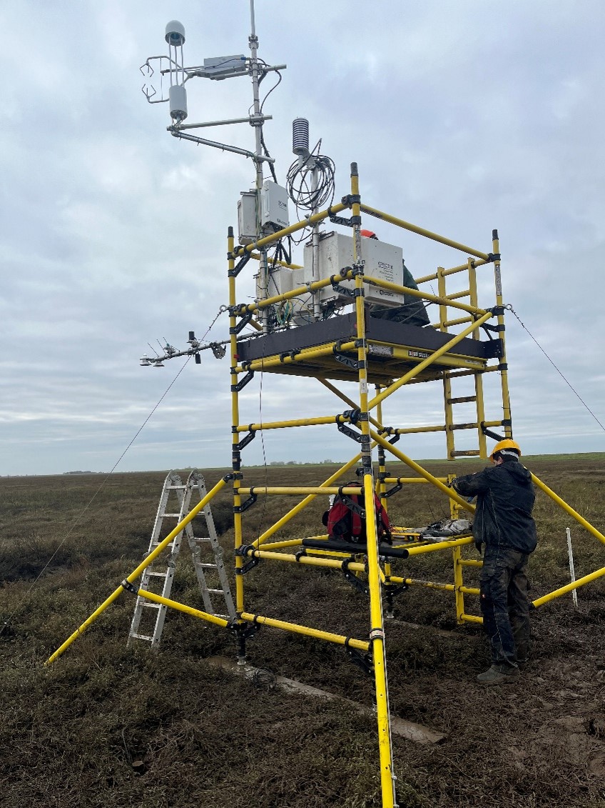 A new UK-wide research project will be highlighting saltmarshes in Lincolnshire.

The towers will provide data that can help our understanding of how saltmarshes function as carbon sinks.

The Environment Agency is working with @UK_CEH and @RSPBEngland @RSPBFrampton.

1/2