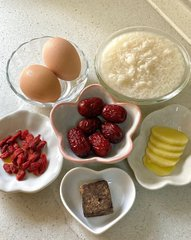 KrissyKatherine's tweet photo. 'm menstruating😢, my stomach hurts so much, I make red date porridge by myself.🥣 https://t.co/hWiUWzzxog