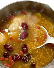 KrissyKatherine's tweet photo. 'm menstruating😢, my stomach hurts so much, I make red date porridge by myself.🥣 https://t.co/hWiUWzzxog