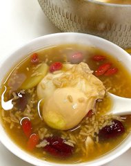 KrissyKatherine's tweet photo. 'm menstruating😢, my stomach hurts so much, I make red date porridge by myself.🥣 https://t.co/hWiUWzzxog