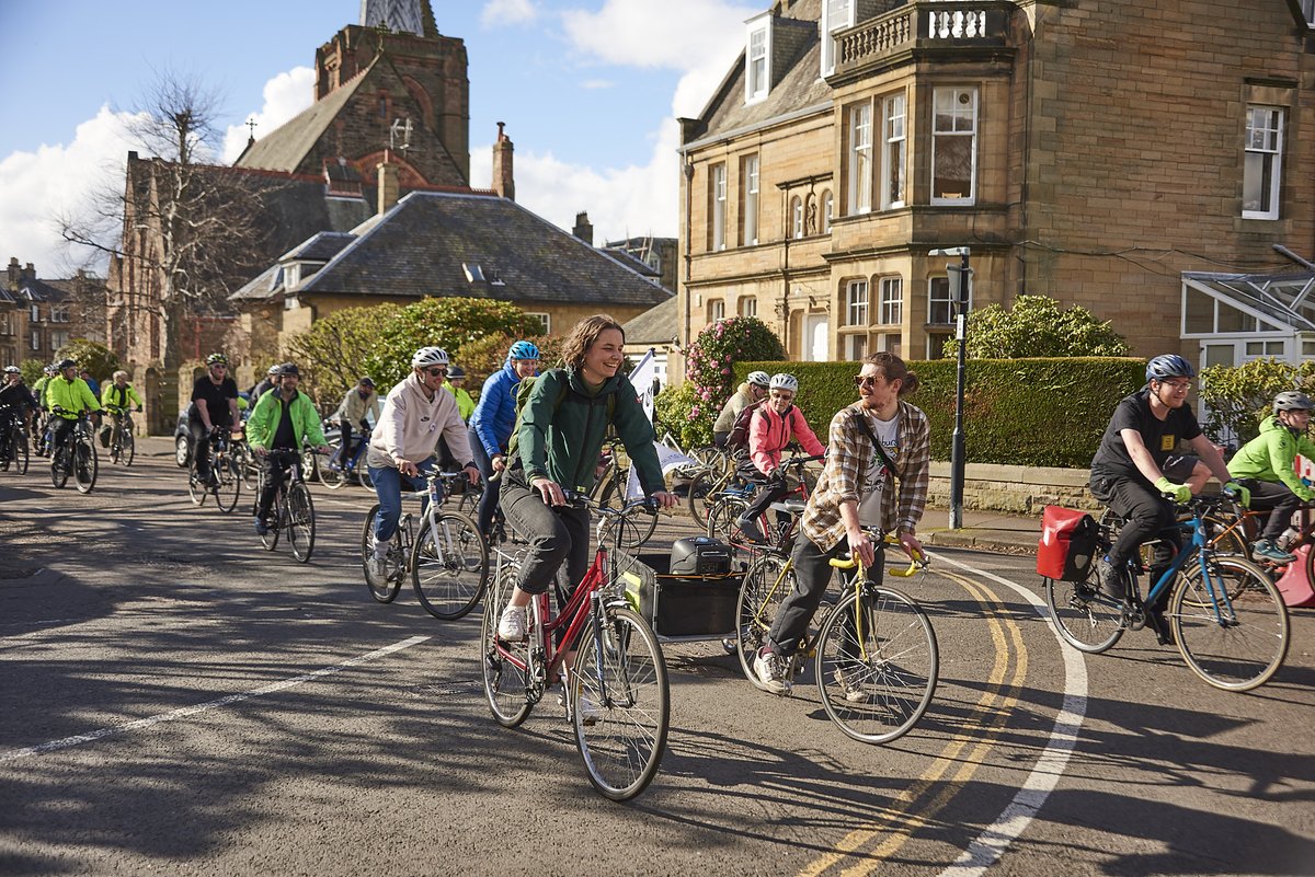 Last month's ride was very fun, with over 200 people, sunshine and bangin' tunes! Next ride is Saturday 27th April, 2pm Middle Meadow Walk.