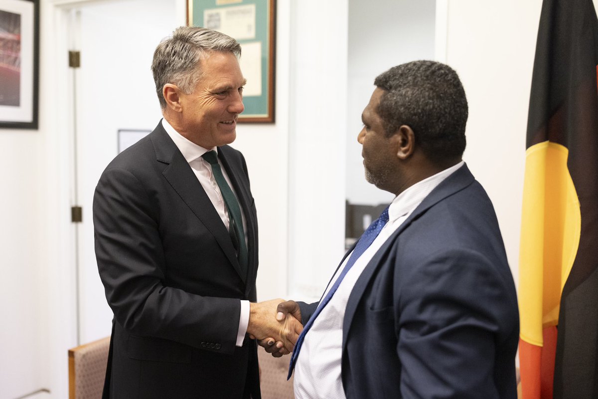 Australia and Vanuatu have a strong and enduring partnership. It was a pleasure to meet with Minister for Internal Affairs, Johnny Koanapo, to discuss our work together as part of the Pacific family 🇦🇺🇻🇺