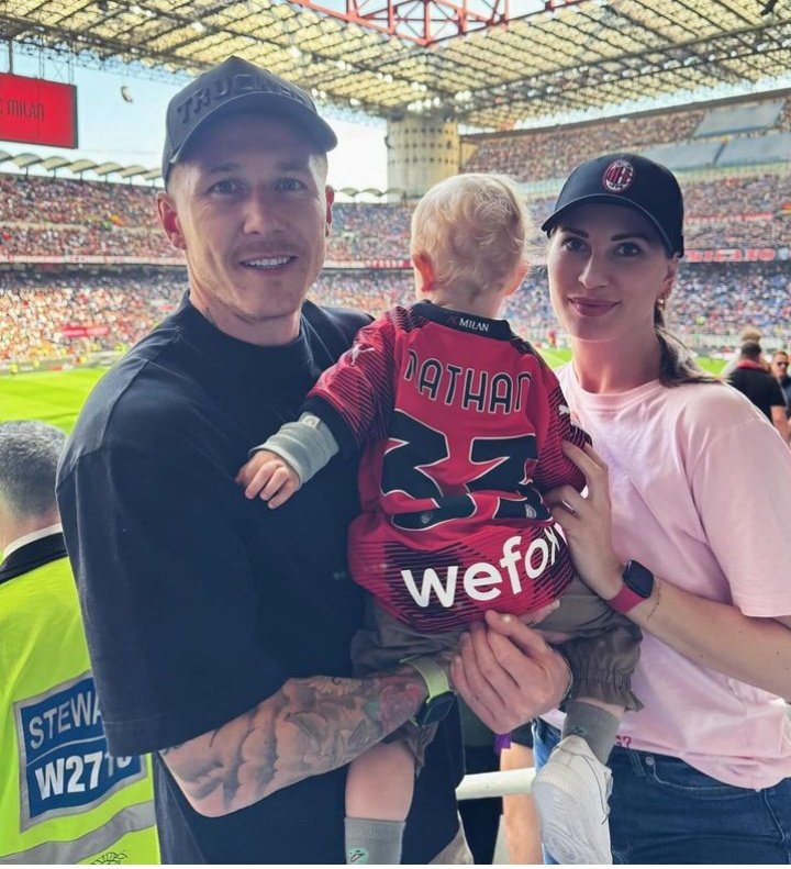 ADRIANO131068's tweet image. #Kucka
Quando passi dal Milan poi non ne puoi più fare a meno 💪💪💪❤️🖤