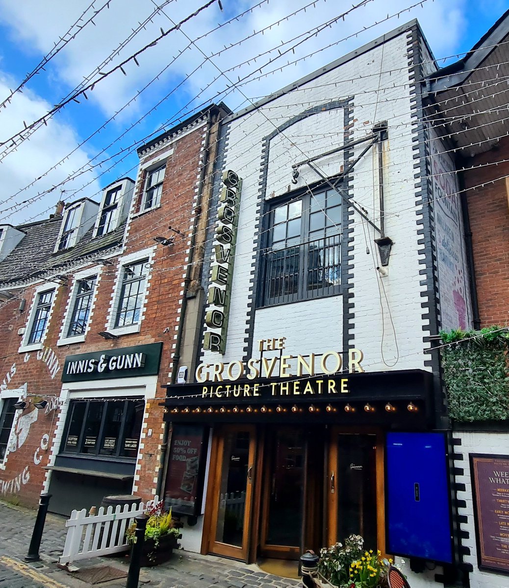 The Grosvenor, Glasgow's oldest and only surviving suburban cinema. Opened in 1921 with seating for 1337 people, the original entrance was off Byres Road on the site currently occupied by Banta Wala. 

Cont./

#glasgow #architecture #oldcinema #grosvenorcinema #glasgowwestend