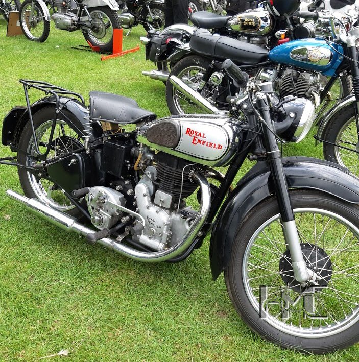 A smart rigid rear frame J2 fitted with the 84mm bore x 90mm stroke 500 push-rod single, married to the trusty four-speed Albion gearbox. #royalenfield #enfield #bike #motorcycle #1940s #1950s #classic #vintage #royalenfieldbeasts #riding #redditch #england #india #bullet