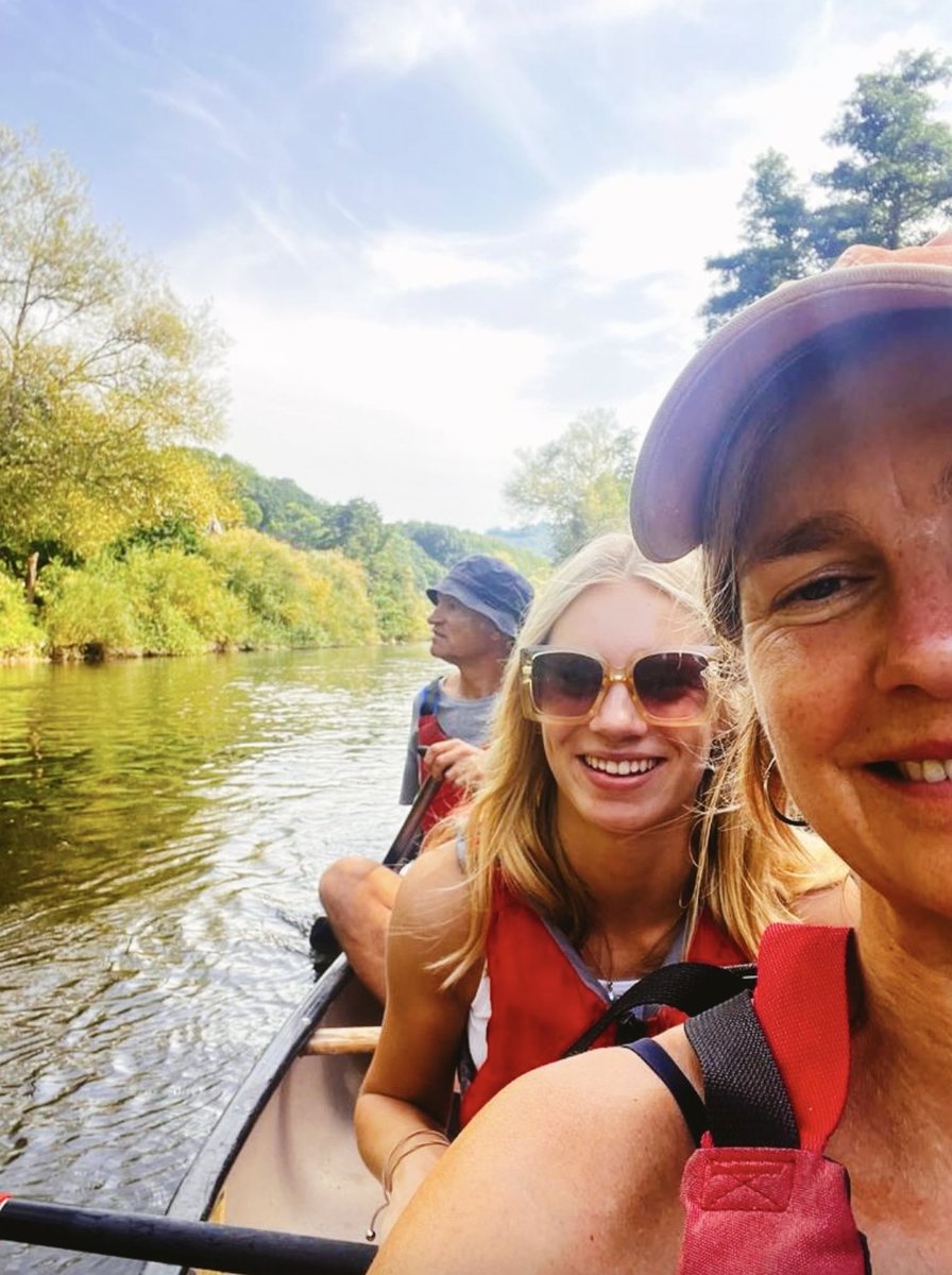 THE QUIET OF THE SKY

Our blog on canoeing the River Wye..maddogsandvintagevans.co.uk/canoeing-the-r…

#riverwye #caneoing #wyevalley #deanwye #adventureholidays #visitherefordshire #herefordshire #welshmarches #glamping #groupaccomodation #coolstays #hostunusual #familyholiday #henparty #mdavv
