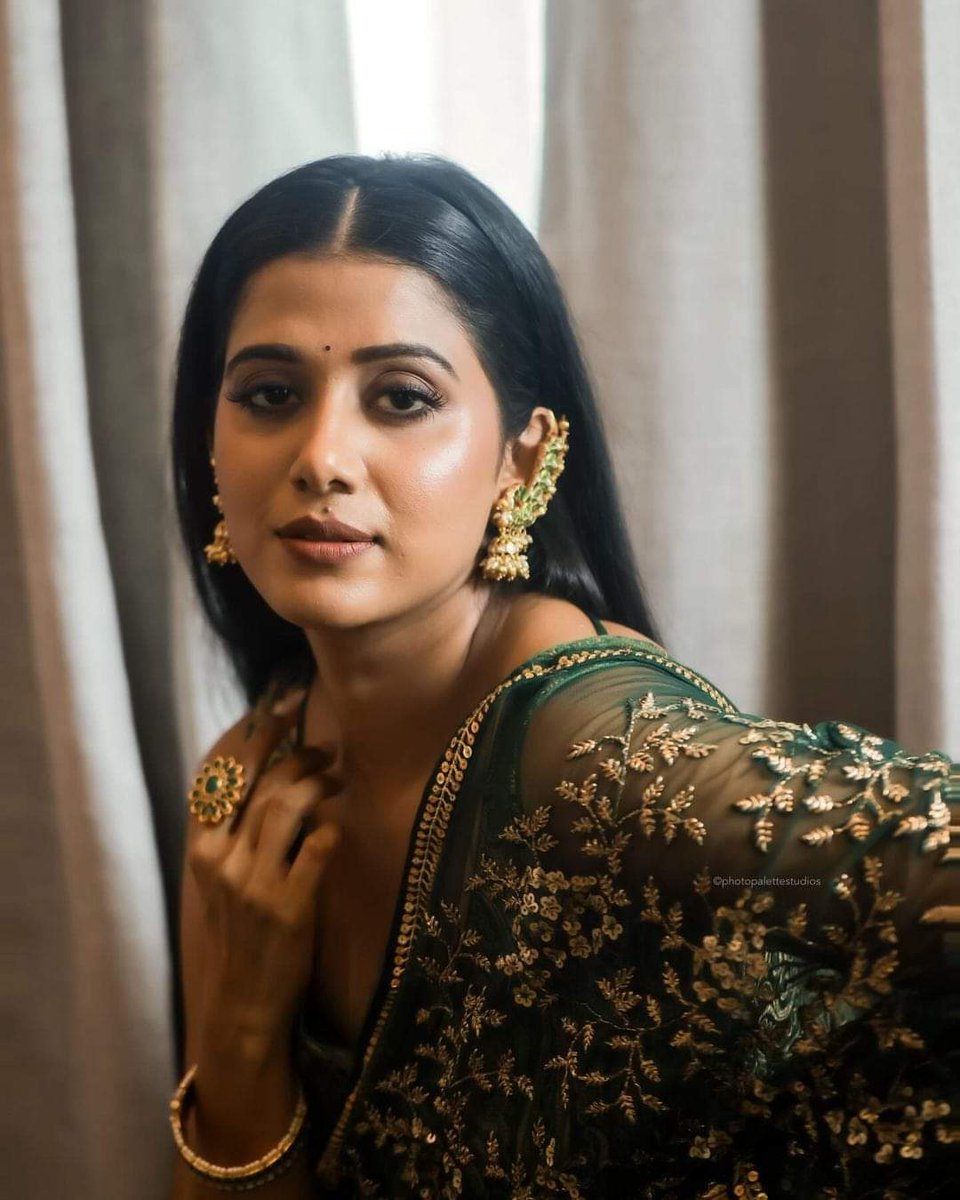 CineemaJunction's tweet photo. Latest Pics of Actress #ShilpaManjunath Looks Adorable in these Pictures 💚
#Shilpa #Manjunath #ஷில்பாமஞ்சுனாத் #Kaali #IspadeRajavumIdhayaRaniyum #MungaruMale2 #Rosapoo @ShilpaManjunat @ShilpaManjuOffl #CineemaJunction https://t.co/PqxPWCePIE