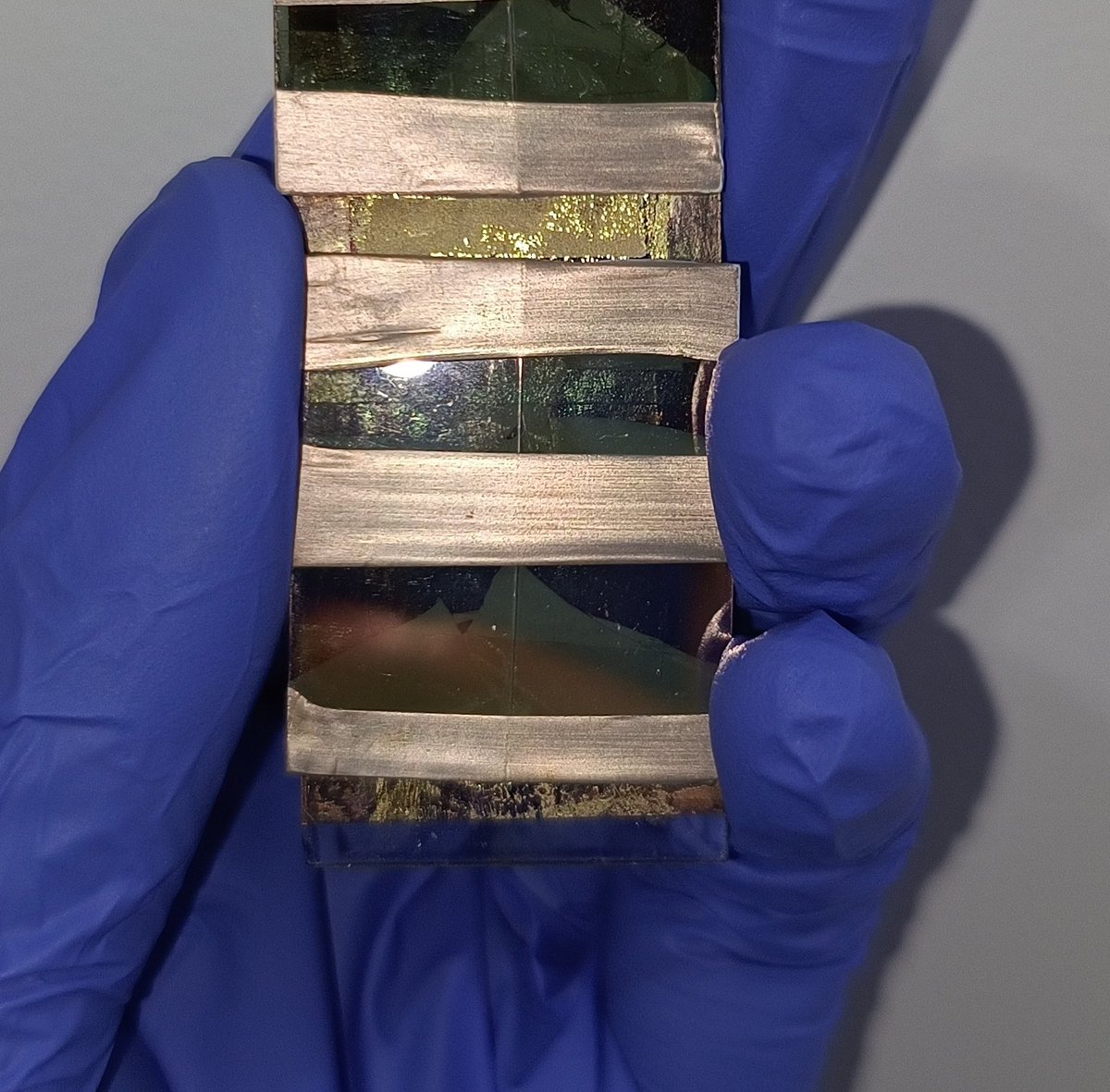 UdaijitP's tweet photo. Made my first device using the thermal evaporater at @SenanayakLab with @venkatesh_niser https://t.co/KvUT0rHlmA