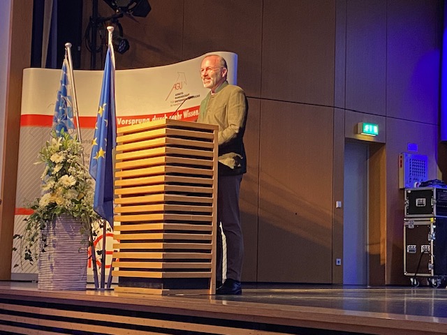 Tolles Treffen mit der Handwerkskammer Niederbayern-Oberpfalz und @ManfredWeber über europäische Politik, Wirtschaft und die Bedeutung von kleinen und mittleren Unternehmen und Handwerksbetrieben.