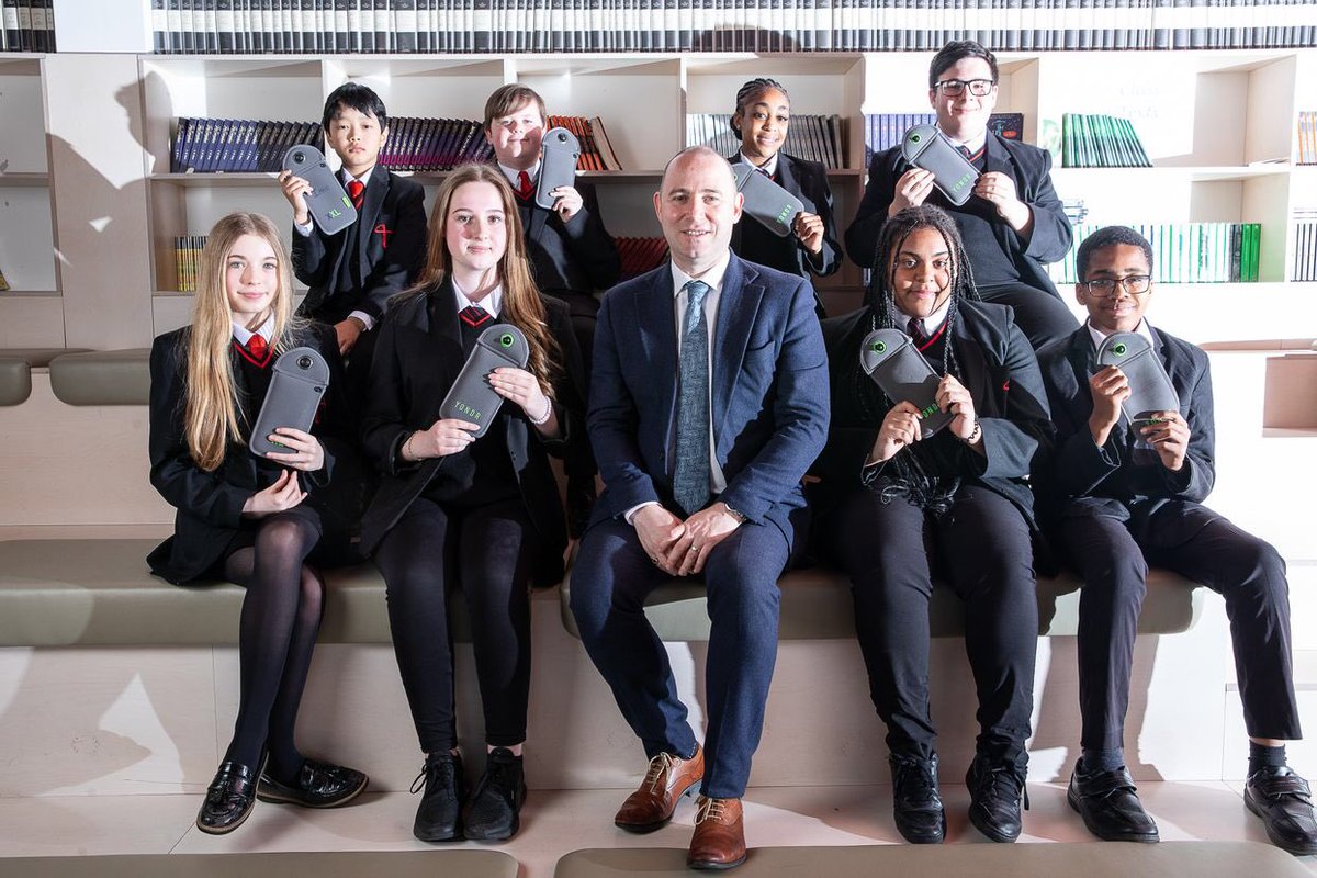 I thought you would be interested in this story from The Times:
The school that locks phones away. thetimes.co.uk/article/e00fb0…