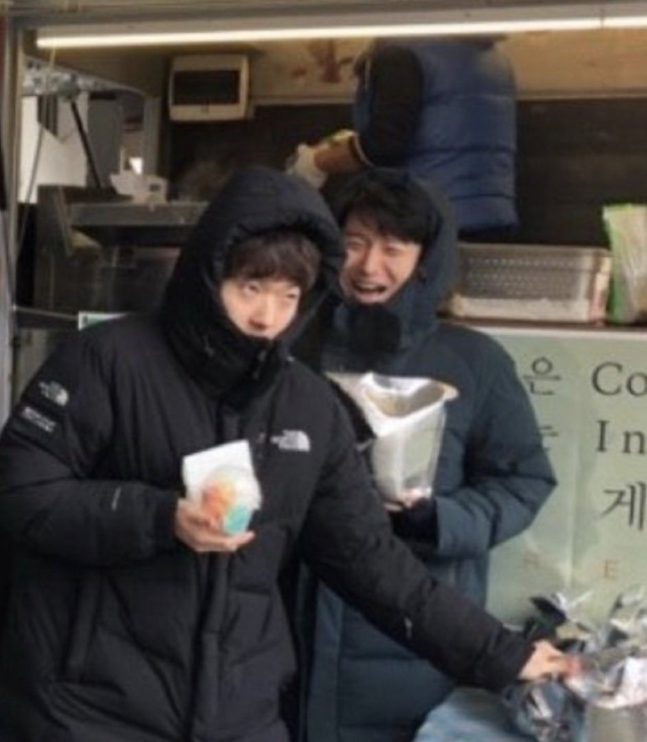 Frpeach_0308's tweet image. 이 둘이 붙어있으면..
형오가 정말로 ‘동생’ 그 잡채 모먼트를 보여줘서
미칠거같음좋다..귀여워...이거지예