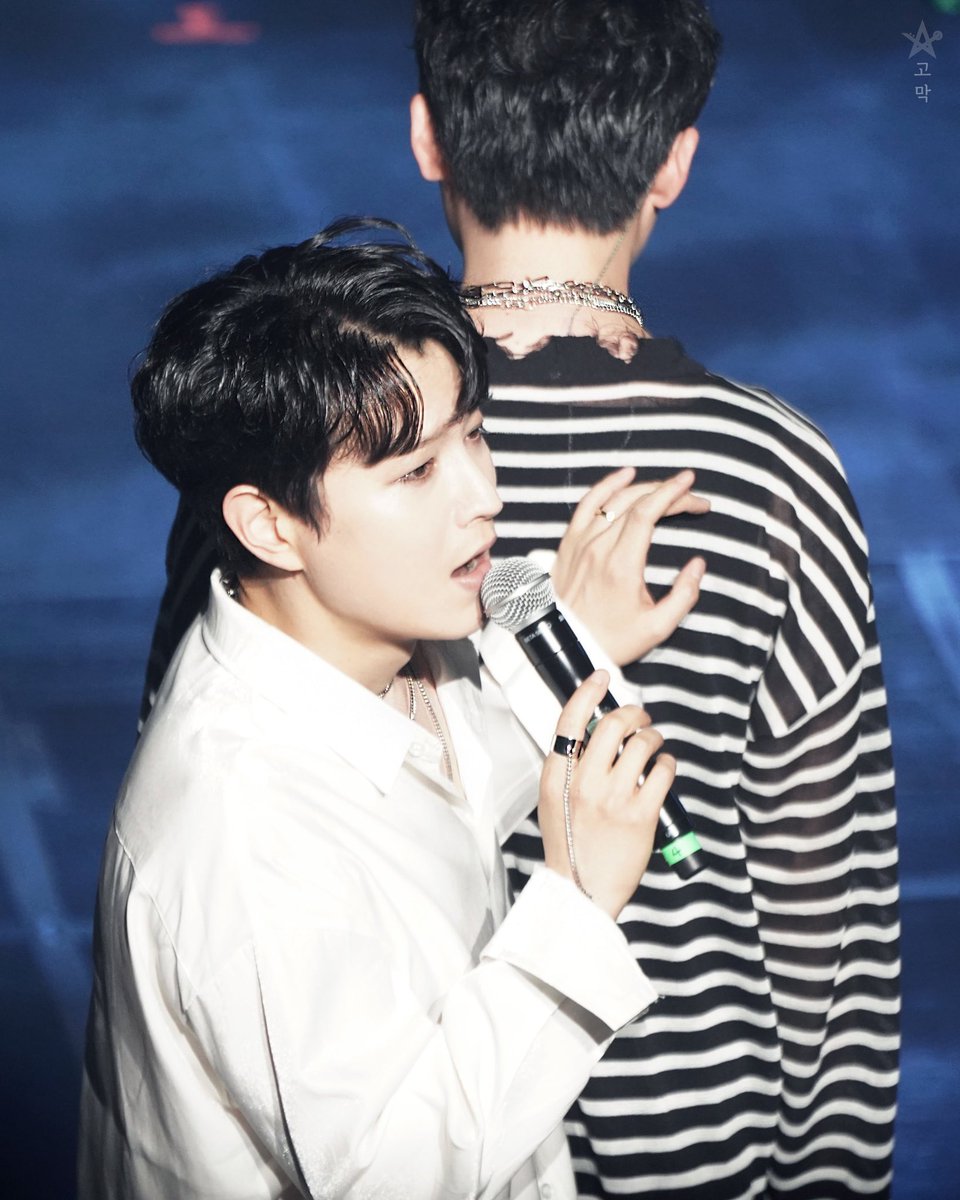 Frpeach_0308's tweet image. 이 둘이 붙어있으면..
형오가 정말로 ‘동생’ 그 잡채 모먼트를 보여줘서
미칠거같음좋다..귀여워...이거지예