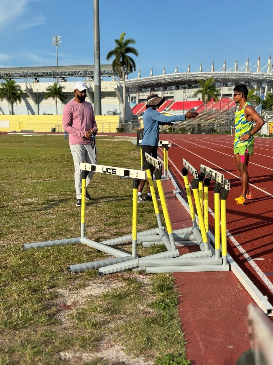 Battle READY in Bahamas🏖️🏃🤗 Our skilled Relay teams🏃 are training hard in 🇧🇸 for the upcoming World Athletic Relays The competition will take place on May 4️⃣-5️⃣ in Nassau 🇧🇸 and will also serve as an #Olympics qualifying event. Keep working hard guys💪🏻👏🏻 👍🏻 Grab that…