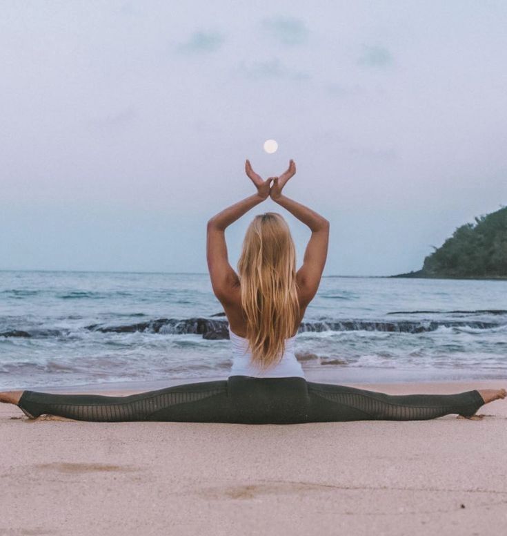 #yogagirl #yogadaily #beach