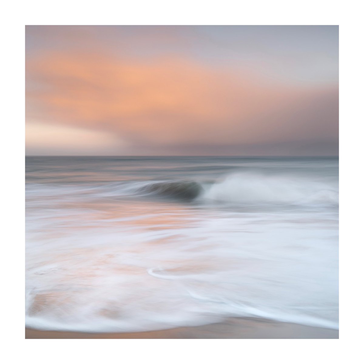 Some pink goodness on this insanely wet morning!

#Scotland #seascapephotography