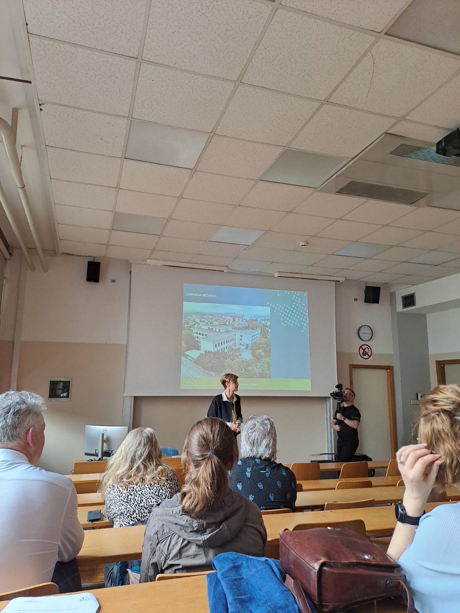 EFEE_EU's tweet image. Welcome back!👋

On the second leg of the last PLA of our #ESMTT project, today we take an inside look at local school Gimnazija Bežigrada as School Principal @albudihna presents her initiatives and insights into navigating the #twintransition&apos;s impact on #education!🌱💻🏫