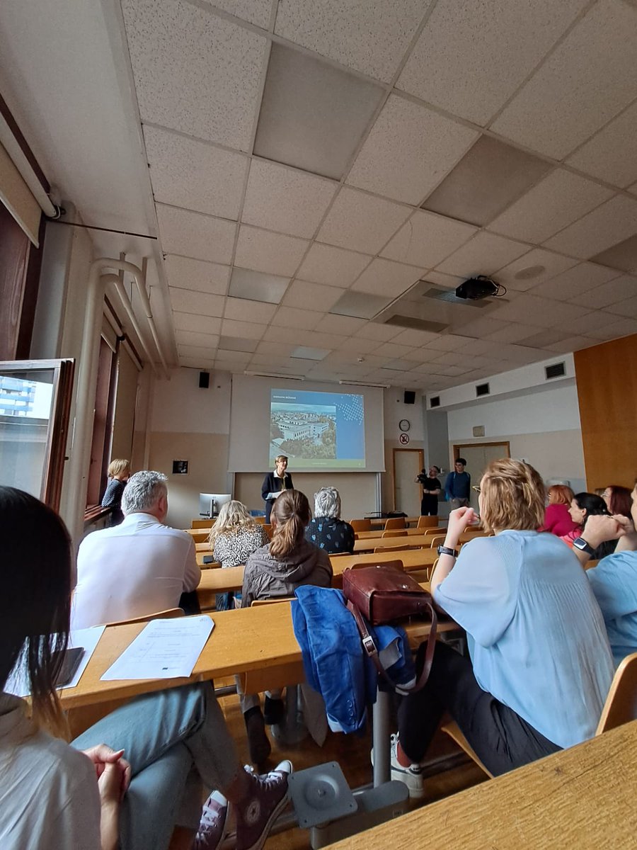 EFEE_EU's tweet image. Welcome back!👋

On the second leg of the last PLA of our #ESMTT project, today we take an inside look at local school Gimnazija Bežigrada as School Principal @albudihna presents her initiatives and insights into navigating the #twintransition&apos;s impact on #education!🌱💻🏫