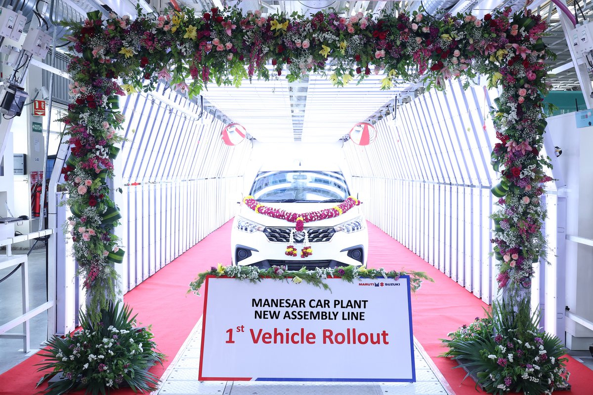 #MarutiSuzuki rolls out Ertiga at the new assembly line at Manesar plant. The new line brings additional capability of 100,000 units per annum and increases total capability at Manesar to 900,000 units per annum.