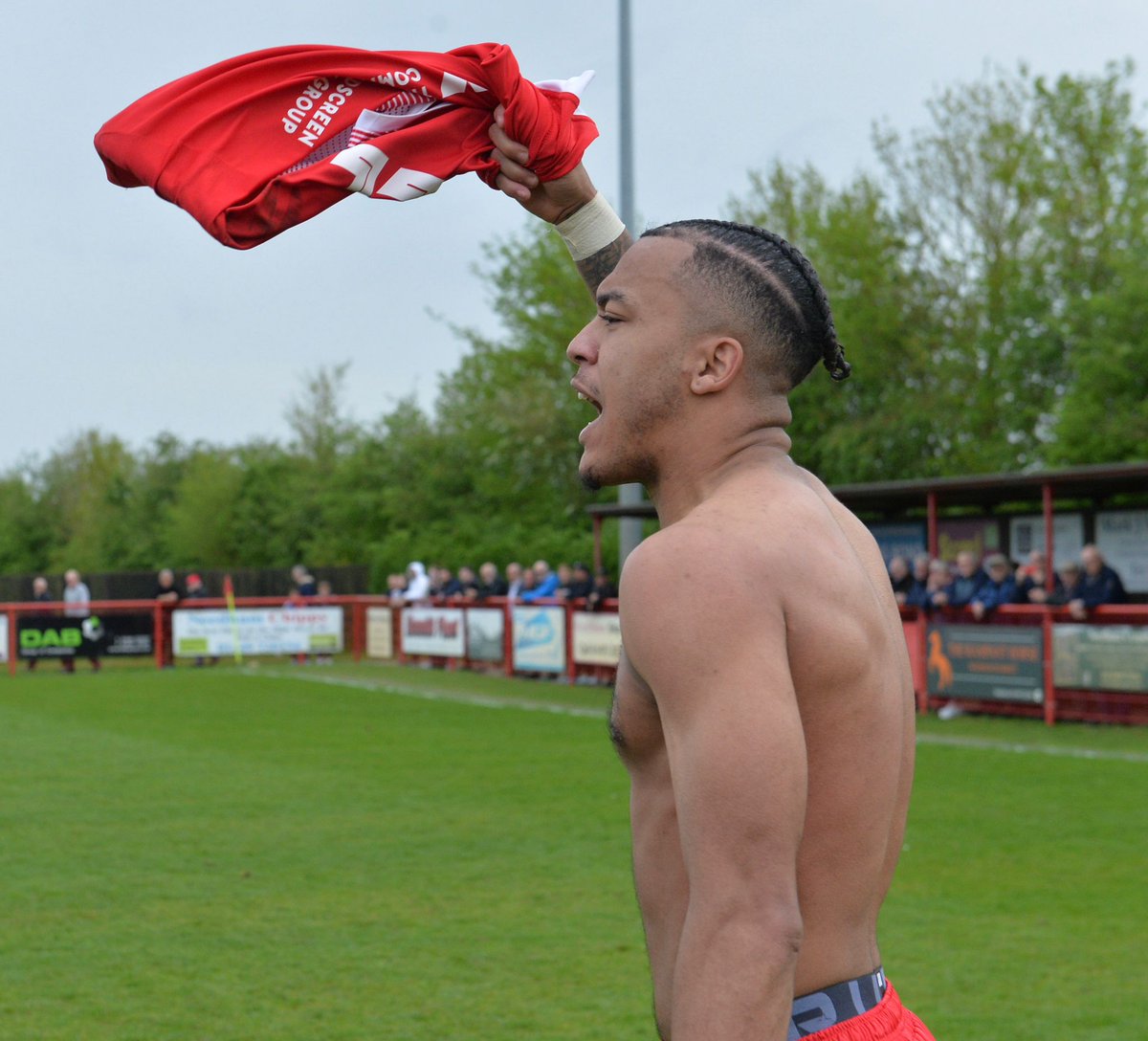 'It's been a crazy experience the whole year' 🗣️ Tevan Allen reflects on Saturday's win, and looks ahead to tonight's game. …rketfc2021-22endofseason.blogspot.com/2024/04/reacti… #NeedhamMarketFC