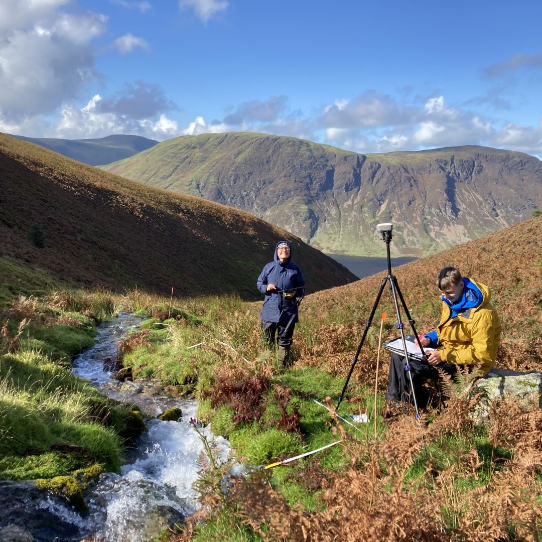 NaturalEngland's tweet photo. The England Ecosystem Survey is the UK’s largest ever field survey. 🌱

It will let us:
🚦 track the condition of soils, vegetation and landscapes across England
🤝 make better decisions on how to manage land at a regional and national scale

Learn more:
https://t.co/QtwbcxENDg https://t.co/28pXOieZG8