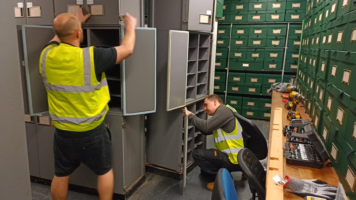 Two aisles of our grey metal herbarium cabinets will leave @RNGherb for a 420 mile trip to a new home @TheBotanics. Work started at 7.30am #recycle @BotanyRNG @ol1grace @ReadingBioSci Re-use is key to @UniofReading #sustainability policy sites.reading.ac.uk/sustainability/