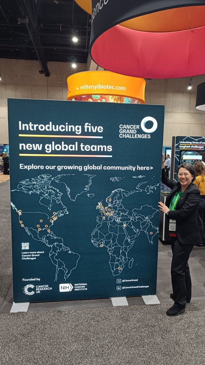 It was fantastic to catch up with @lillian_siu from the #CancerGrandChallenges Scientific Committee at our #AACR24 stand today (1313). Lillian was recently elected as @AACR President-Elect for 2024-2025. Huge congratulations Lillian! 🎉