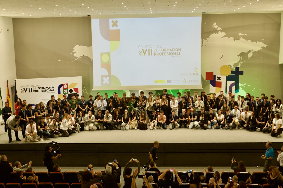 Patricia_Pozo_'s tweet image. !Hoy es el gran día! Comienza #Spainskills, las olimpiadas nacionales de #FP, con la participación de 30 estudiantes andaluces. ¡Mucha suerte a todos!