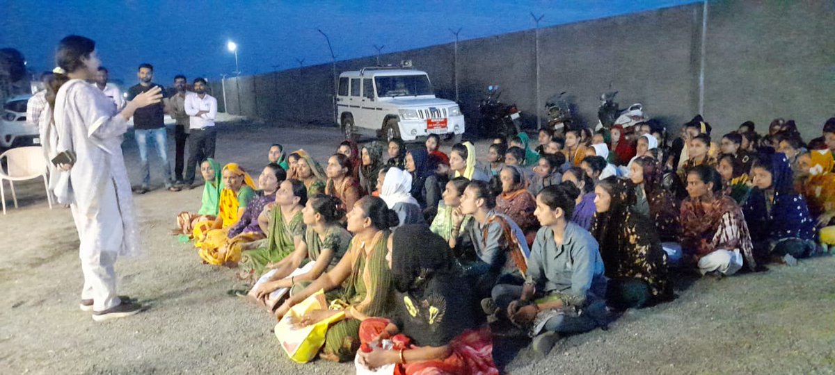 રાધેશ્યામ ઇન્ડસ્ટ્રીઝ બાબરા ખાતે  મામલતદાર સાહેબ દ્વારા મતદારોને જાગૃત કરવામાં આવ્યા.આ કાર્યક્રમમાં તાલુકા વિકાસ અધિકારી સાહેબ બાબરા પણ ઉપસ્થિત રહેલ