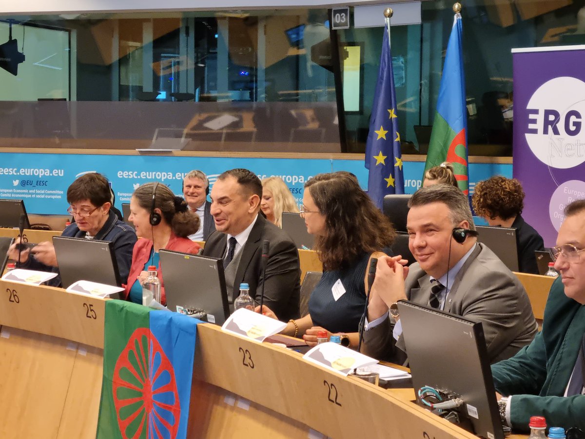 MEP @PeterPollak8 of the @EPPGroup asks his fellow Romani citizens to go vote in the #EUelections2024. Roma must be represented in the European Parliament, as in local and national parliaments - without them, Roma issues might not be raised at all. #RomaniWeek2024 #RomaWeek2024