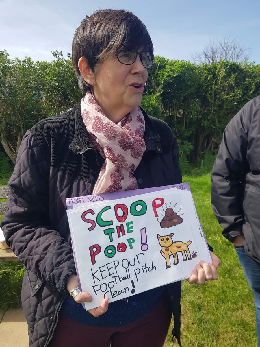 This weekend, our fantastic Green councillors @BeckyG_NHS @EmilyLincOBrien @CllrEzraCohen visited Walmer Road Rec in Seaford, where a new community action group is helping to make the rec and the boarded up changing rooms into a real asset for community use 🌳