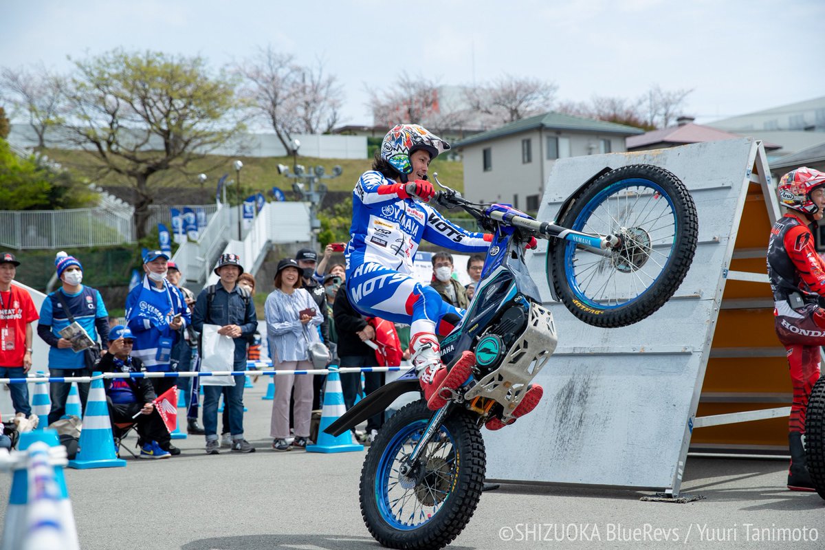 bluerevs's tweet image. 4/6(土) PLAY BACK📸

#黒山健一 選手(YAMAHA)
#小川友幸 選手(HONDA)
のお二人によるトライアルバイクショー🏍🏍💥💥

レヴニスタ広場では目の前でバイクを自由自在に操る様子をご披露いただきました👏…