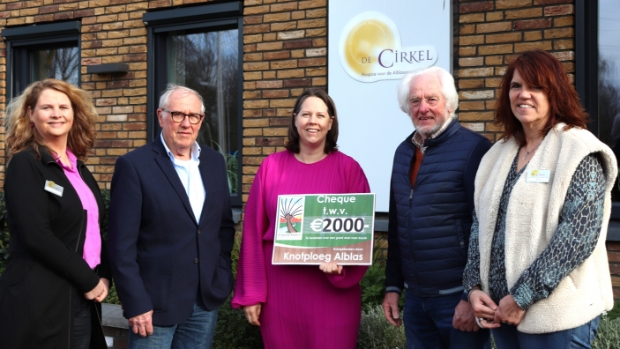 Hospice De Cirkel ontvangt mooie cheque van Knotgroep Alblas -  hetkontakt.nl/klaroen/l/3841…